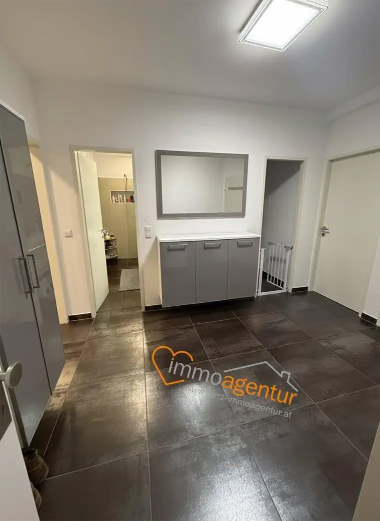 Helle, modernisierte 3-Zimmer-Wohnung mit Loggia, Parkplatz und hochwertiger Ausstattung in Marchtrenk