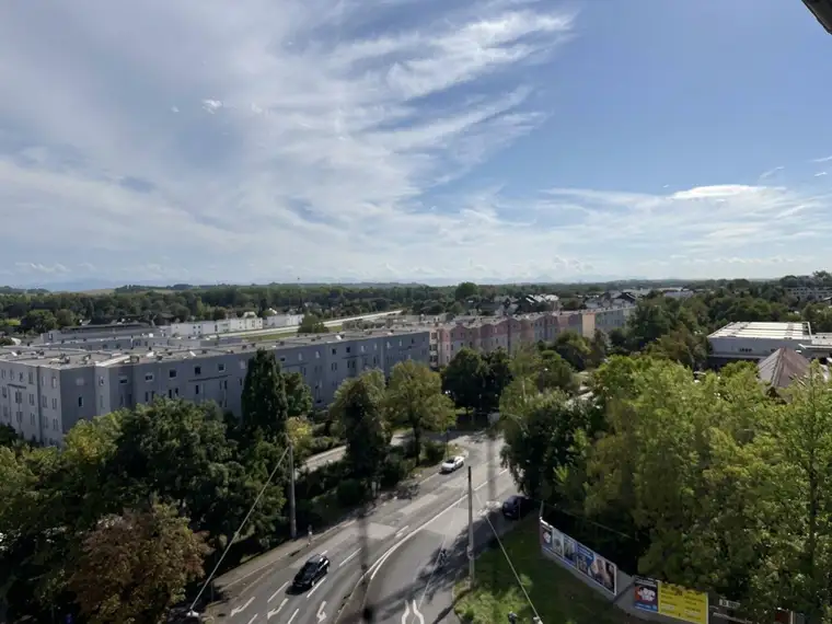 Panoramawohnung in Linz‑ Kleinmünchen, 2 Loggien, Lift &amp; Garage und eine Aussicht, die man selten bekommt