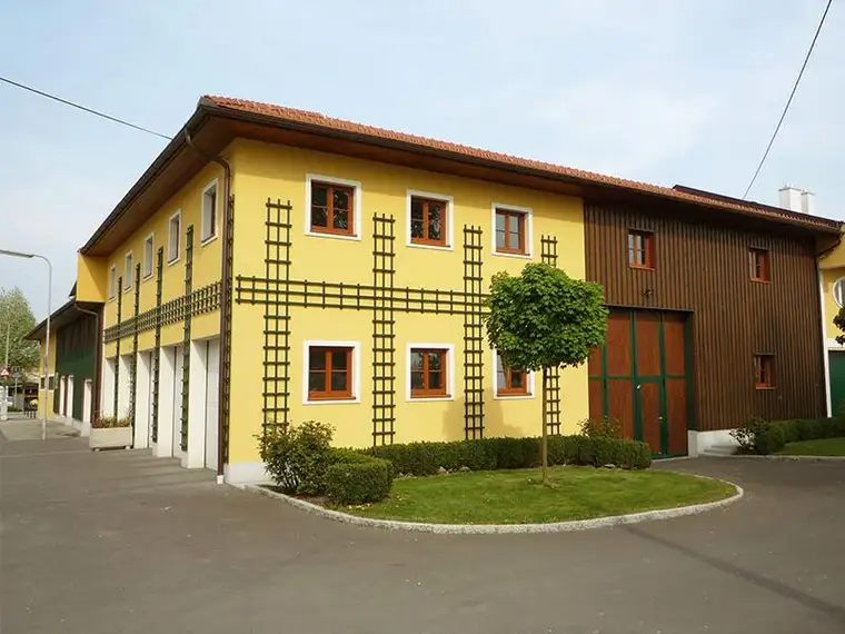  Verkehrsgünstig gelegene Großgarage 