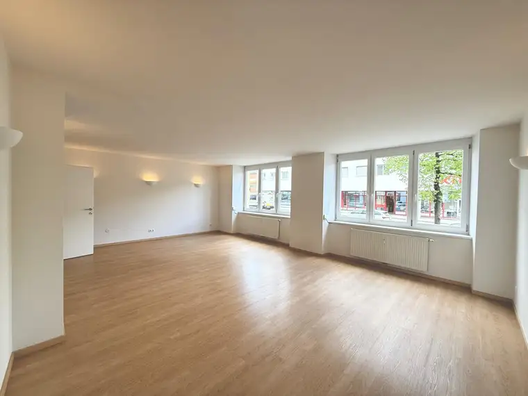 Klagenfurt - Rosentaler Straße: Gewerbefläche für Yoga, Massage, Therapie oder als Büro mit PKW Stellplätzen