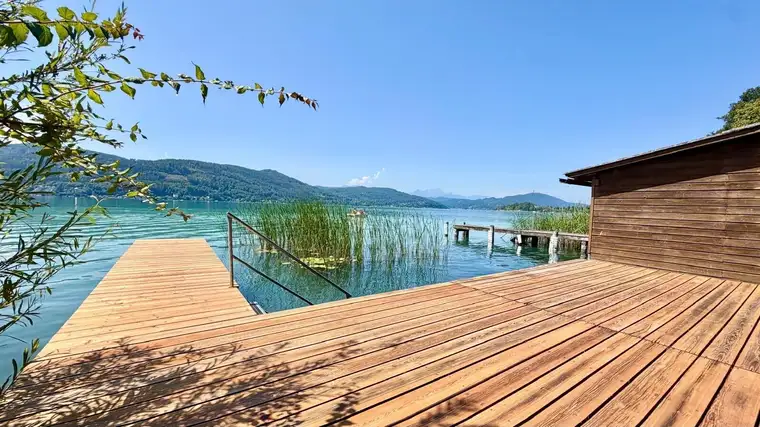 Wörthersee - Nordufer: einzigartige Neubau-Villa *Outdoorpool, LIFT, 5 Garagen, privater Seezugang*