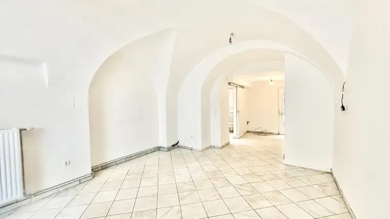 Klagenfurt - Innenstadt - Burggasse: modernisierte Geschäftsfläche mit Tresor in Top Lage