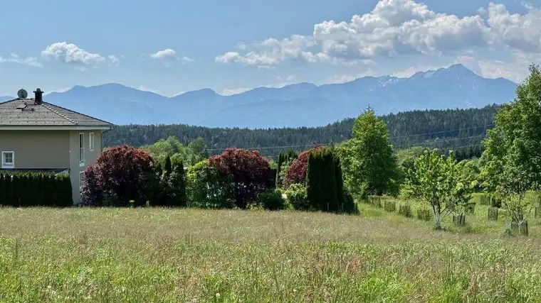 Velden - Köstenberg: Besonderes Panorama-Baugrundstück in sonniger Lage über der Nebelgrenze