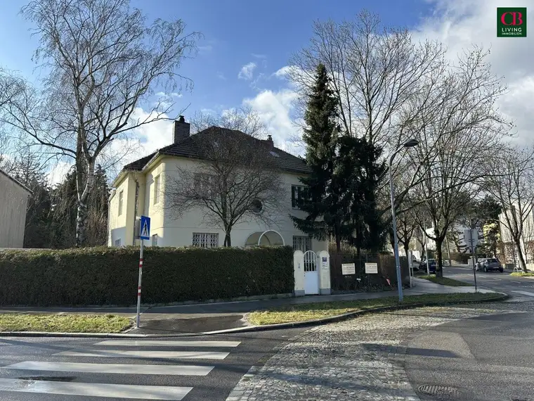 VILLA BEIM ROTEN BERG MIT VIEL POTENZIAL