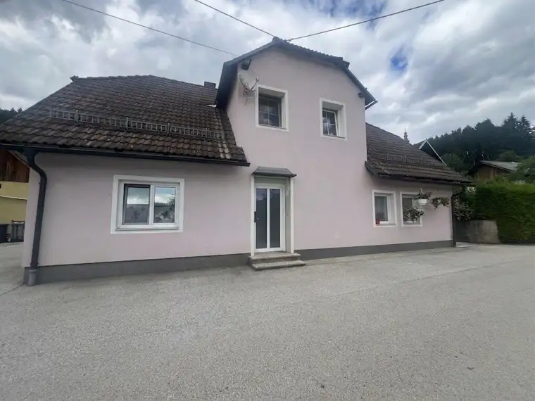 Wohnhaus mit 3 Wohnungen