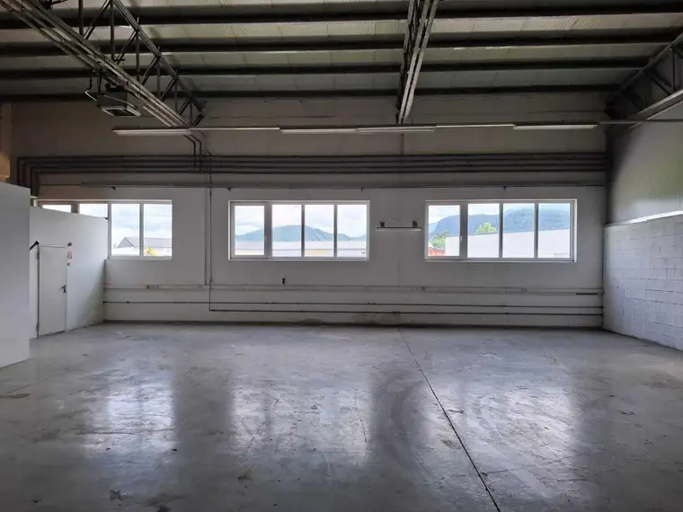 HALLEN FÜR GEWERBEBETRIEBE VON 280 BIS 680 m² IN EBENTHAL ZU MIETEN!