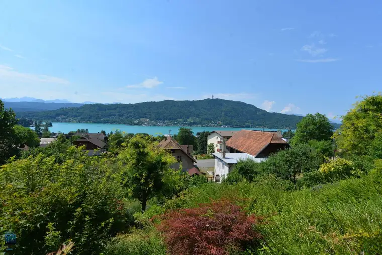 Beeindruckende Seeblick-Wohnung am Wörthersee zu verkaufen: 128 m" WNF plus 35 m" Südterrasse, TG, Kellerabteil