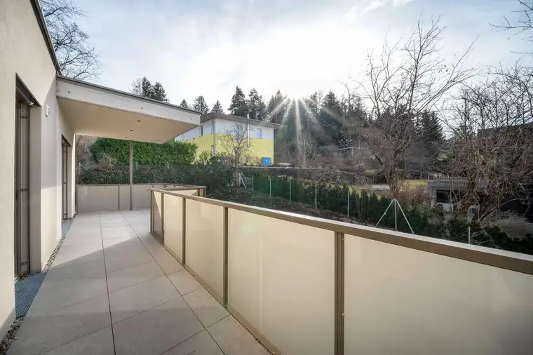 ERSTPEZUG: 3-Zimmer-Terrassenwohnung in idyllischer Grünlage