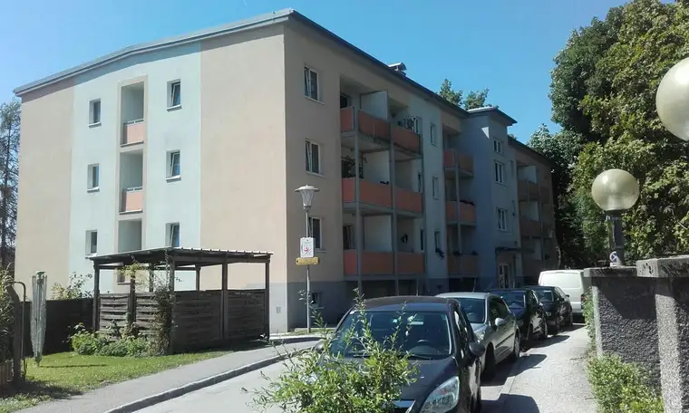 00170 00383 / 2 Zimmerwohnung in Parknähe