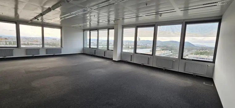 Moderne 698 m2 Bürofläche im 12.OG - ARES Tower