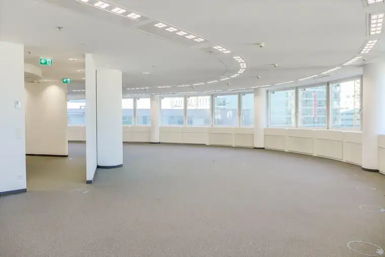 Modernes Büro mit offenem Grundriss - flexible Aufteilung - Andromeda Tower