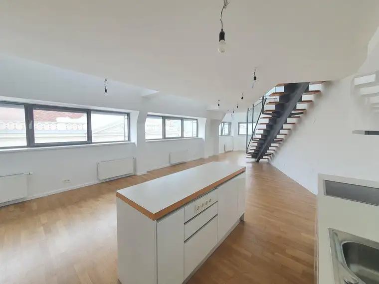 Moderne 3-Zimmer DG-Wohnung im Stilaltbau - Nähe Karmelitermarkt