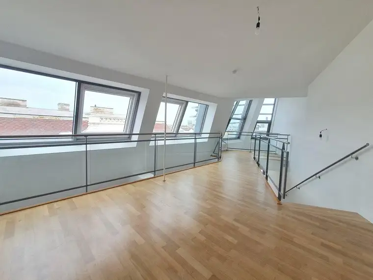 Moderne 3-Zimmer DG-Wohnung im Stilaltbau - Nähe Karmelitermarkt