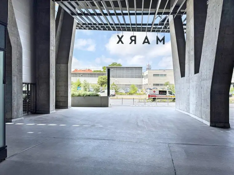 370m2 moderne Loft-Shopfläche | 4m Raumhöhe