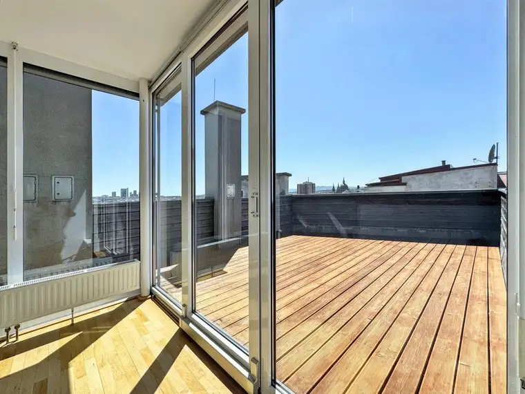 Traumhafte DG-Wohnung mit Terrasse und wunderbarem Ausblick - Nähe U3