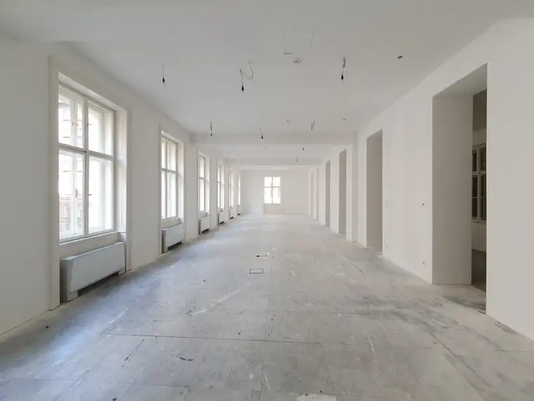 ERSTBEZUG - Repräsentatives Büro in der Rathausstraße mit kleiner Terrasse zum Innenhof ausgerichtet