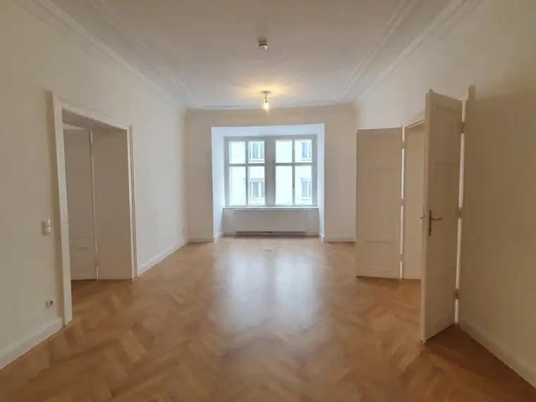 Attraktives Büro mit Altbaucharme in der Wollzeile