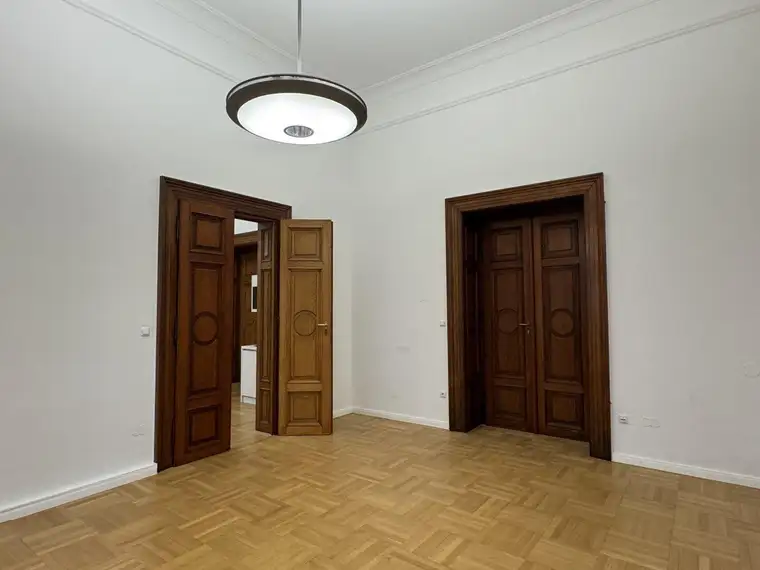Historisches Ambiente in der Alte Börse | Büro im EG