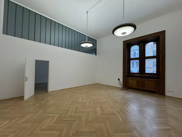 Historisches Ambiente in der Alte Börse | Büro im EG