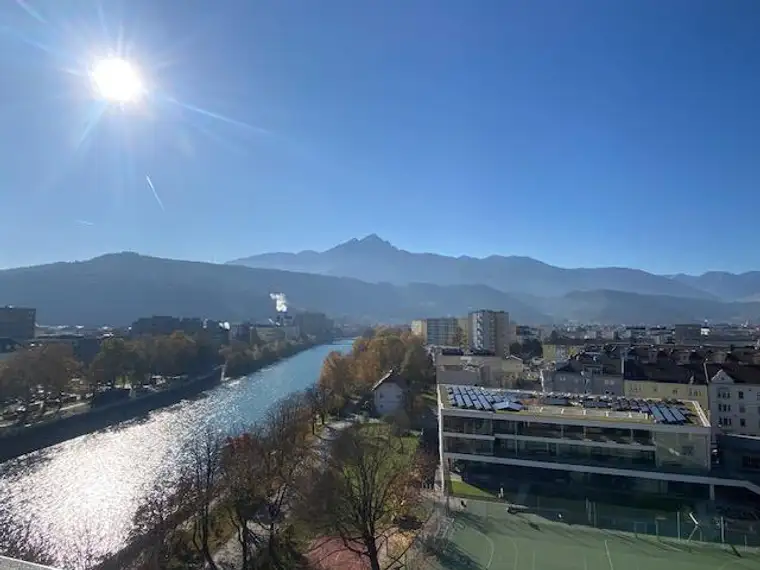 Uni/Kiniknähe: 2 Zimmer-DG-Büro/Wohnung mit traumhafter Panoramaaussicht zu verkaufen