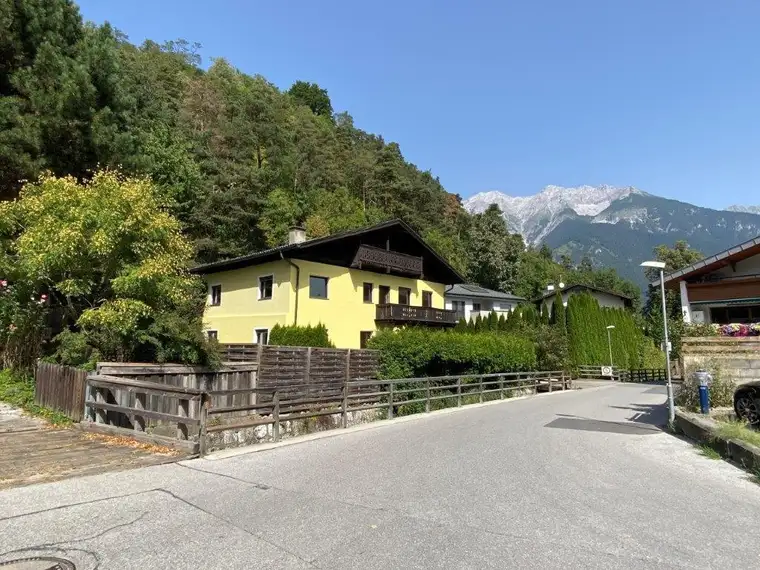 Grundstück mit Altbestand / Haus mit Erweiterungspotential in ruhiger Zentrumslage von Völs zu verkaufen 