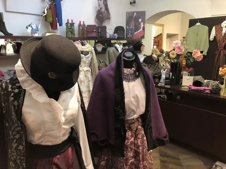 Besteingeführte Mode-/Trachtenboutique im Zentrum