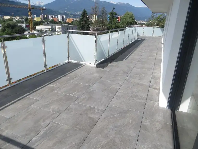IBK-Arzl: NEUWERTIGE-Idyllische 3 Zimmer Penthousewohnung mit 1 AAP am östlichen Stadtrand von INNSBRUCK