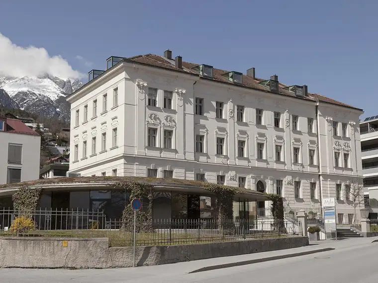 Exklusive Anlagechance // Alte Sparkasse Imst // Repräsentatives Großraumbüro im modernen Zubau