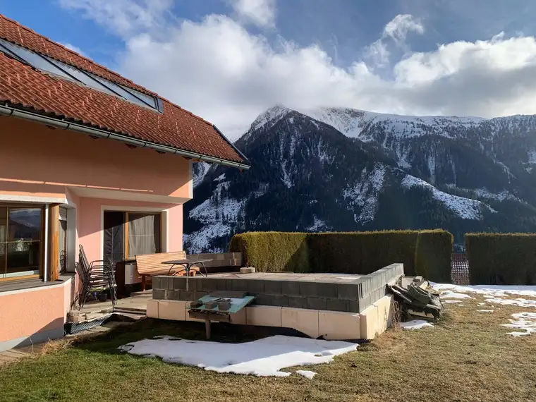 Mehrfamilienhaus in sonniger Höhenlage mit Bergpanorama