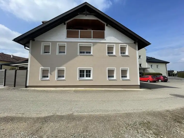 Dachgeschossmaisonette mit Loggia und Terrasse