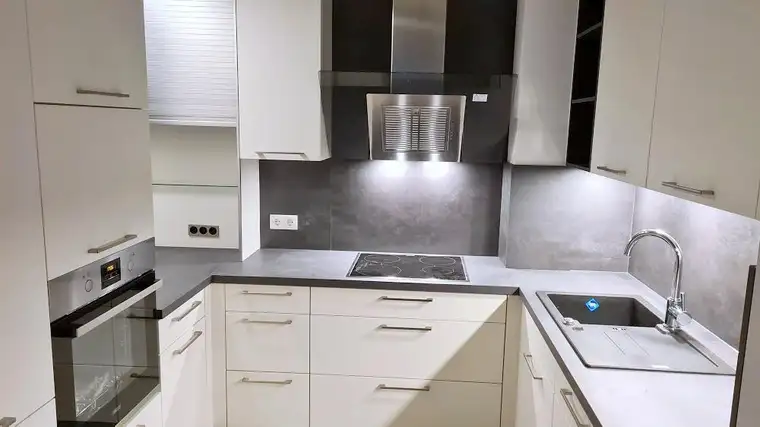 Neuwertige 2-Zimmer Stadtwohnung mit Balkon und TG