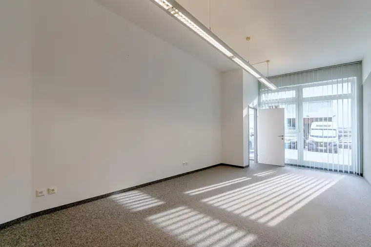 Attraktive Gewerbeeinheit im Erdgeschoss