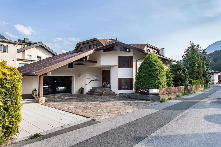 Villa für Anspruchsvolle mit Wellnessbereich und Büro/ Praxis oder Einliegerwohnung