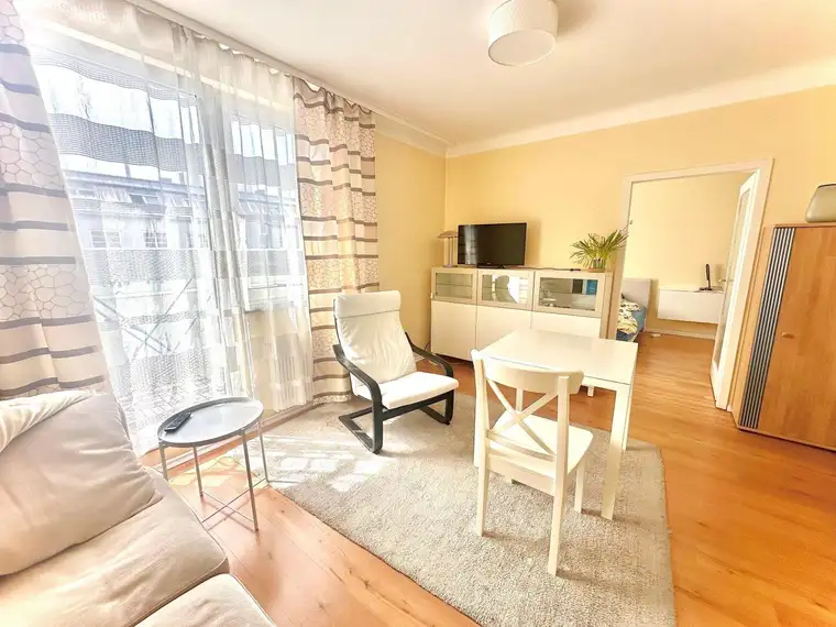 Investmentchance mit Ausblick!! - Befristet vermietete 2-Zimmerwohnung mit großzügiger Terrasse im 6. Liftstock!
