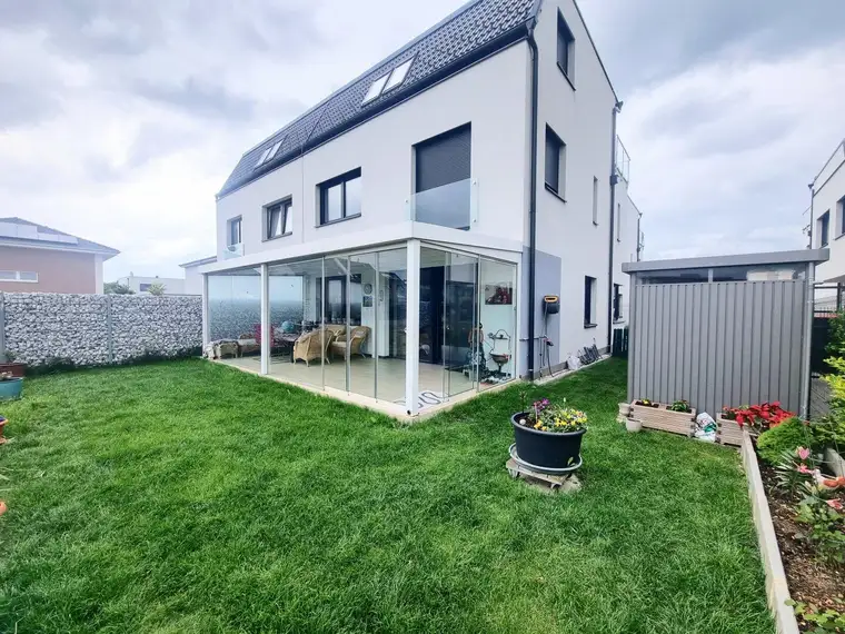 Exklusiver Wohngenuss nahe Wien – 6 Zimmer, 2 Bäder, Garten, Wintergarten, Terrasse &amp; 2 Stellplätze