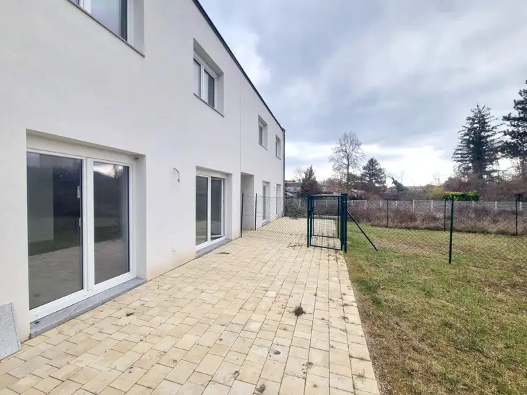 Traumhafte Doppelhaushälfte - Erstbezug, 5 Zimmer, Garten, Terrasse, 2 Stellplätze - Nähe Bahnhof!