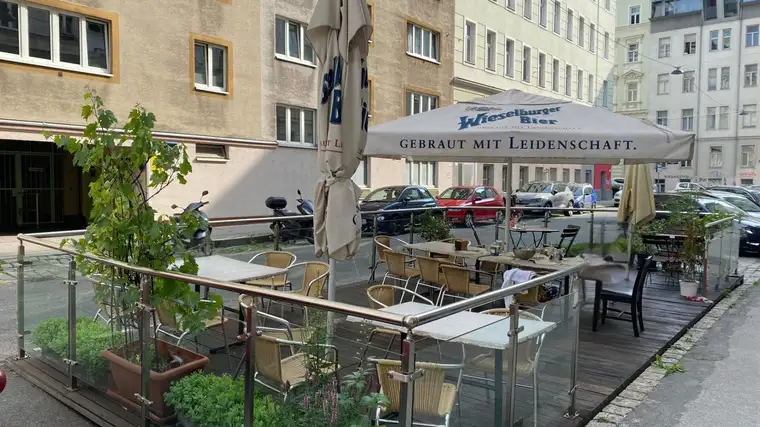 Traditionsbetrieb in Margareten – Voll ausgestattetes Gastronomielokal mit großem Schanigarten &amp; treuem Kundenstamm in zentraler Lage