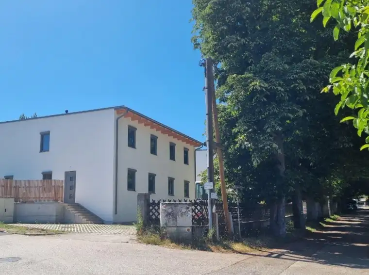 Nähe Wien - Exklusiver Wohngenuss in sonniger Ruhelage mit Garten, Terrasse und KFZ-Stellplätze