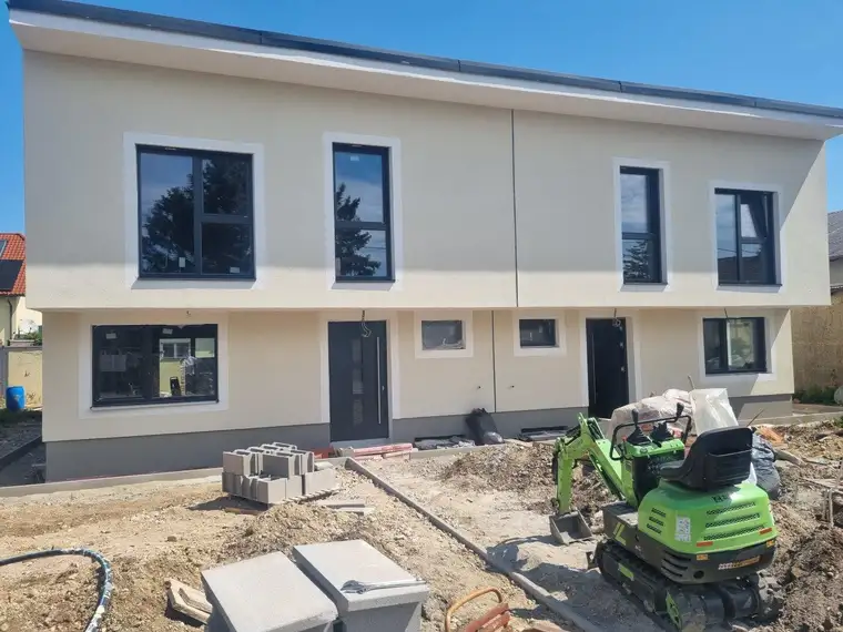 KAPELLERFELD - ZIEGELMASSIVHAUS VOLL UNTERKELLERT MIT EIGENGARTEN UND 2 PKW-STELLPLÄTZEN - ENERGIEEFFIZIENTES WOHNEN IN RUHIGER LAGE