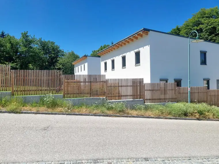 Exklusiver Wohngenuss - sonniger Ruhelage mit Garten, Terrasse und KFZ-Stellplätze in 2392 Sulz im Wienerwald