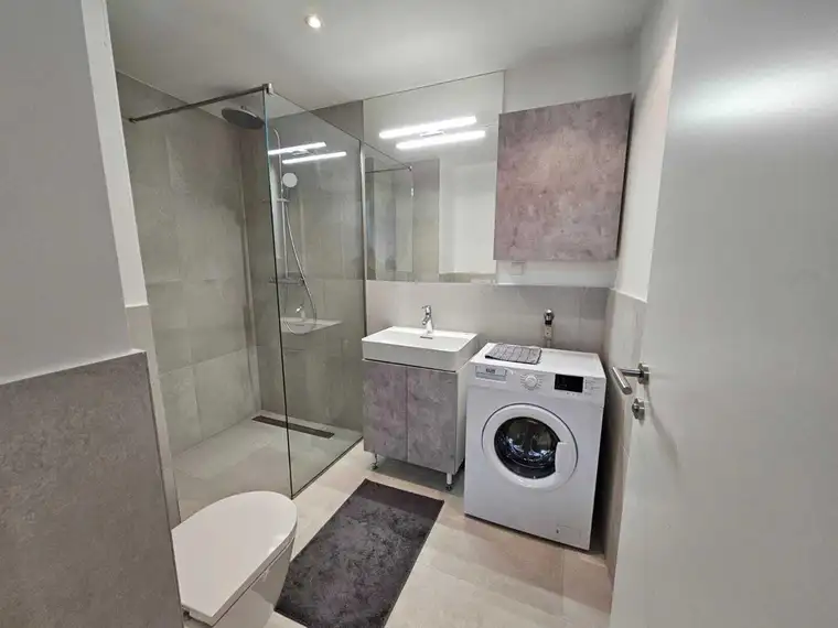 Erstbezug! Moderne, vollmöblierte 2-Zimmer-Wohnung mit Balkon, Top-Infrastruktur &amp; hellen Räumen in 1210 Wien