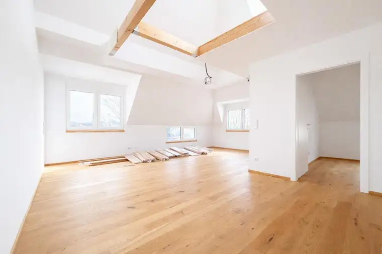 Dachgeschosswohnung mit Loggia und Garten | Nähe Kaufpark Alterlaa
