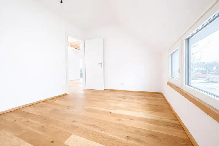 Dachgeschosswohnung mit Loggia und Garten | Nähe Kaufpark Alterlaa
