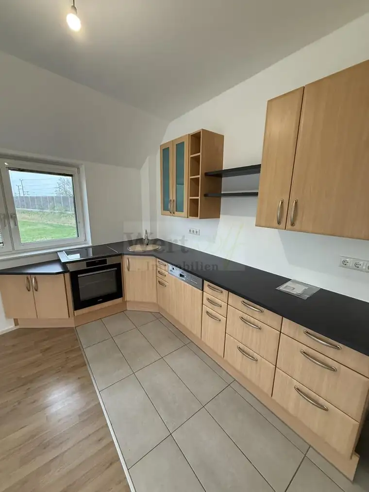 Moderne 3 Zimmer Wohnung inkl. Einbauküche und Balkon in Grünruhelage zu vermieten!