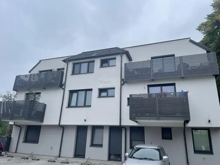Moderne 3 Zimmer Wohnung mit Balkon in Grünruhelage zu vermieten!