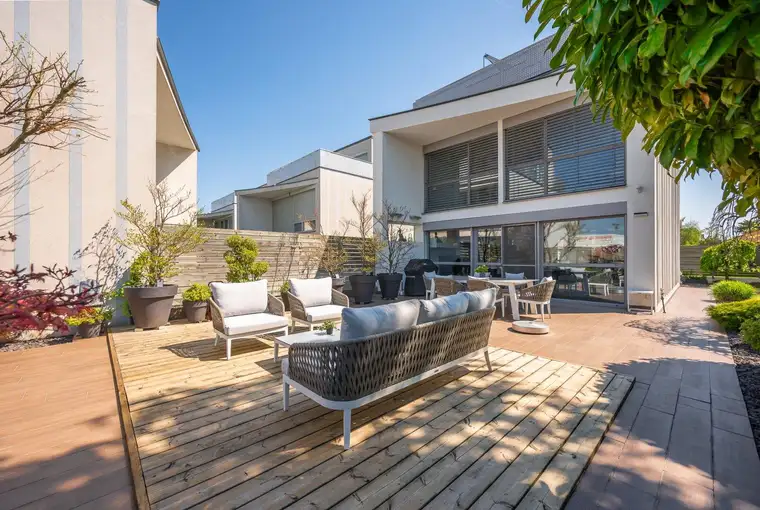 STYLISCHES LUXUS-TOWNHOUSE mit Pool, Biotop, Klimaanlage,Top-Energiewerten, uvm. vor den Toren Wiens