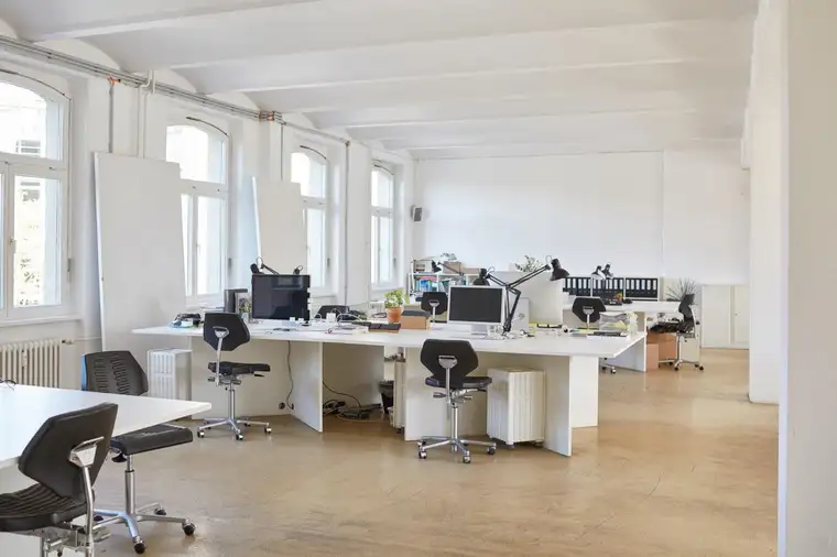 Eindrucksvolles 6- Zimmer Büro im Dachgeschoss in bester Lage, Nähe Börse