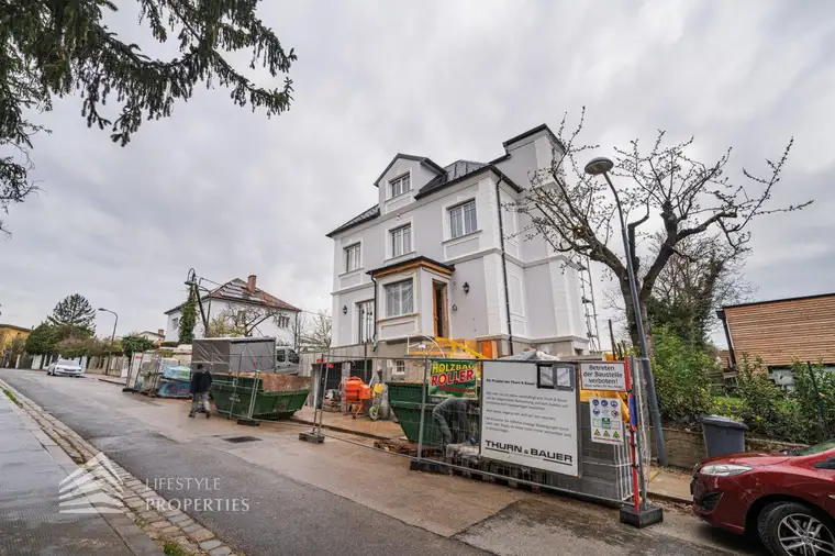Exklusive, top-sanierte Stilaltbau-Villa mit Fernblick in Bestlage von Gersthof