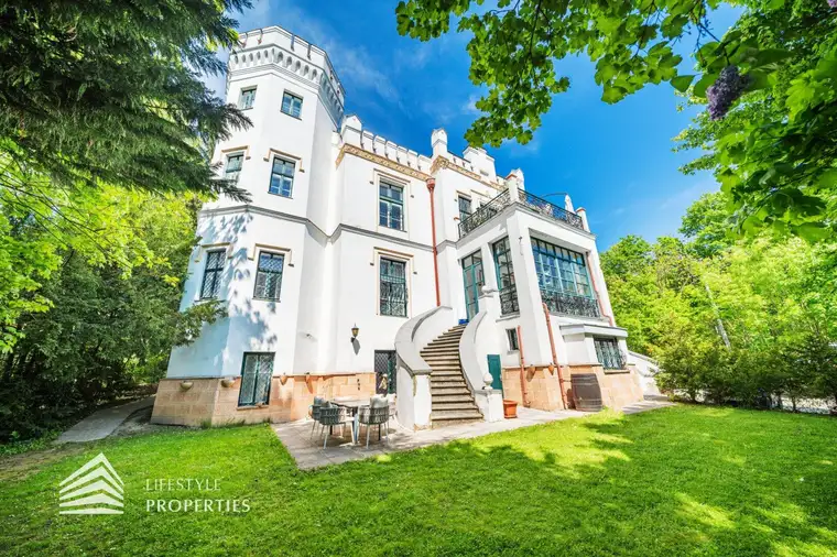 Einzigartige 14-Zimmer Villa mit Pool und Dachterrasse, Nähe Wilhelminenschloss