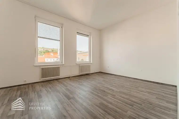Helle 1-Zimmer Wohnung mit Terrasse in Krems an der Donau, Nähe Göglhaus